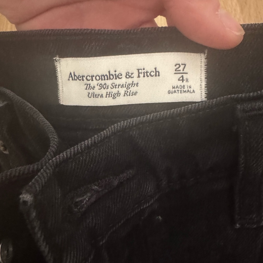 Abercrombie 90’s Straight Jean Ultra High Rise - Picture 3 of 3